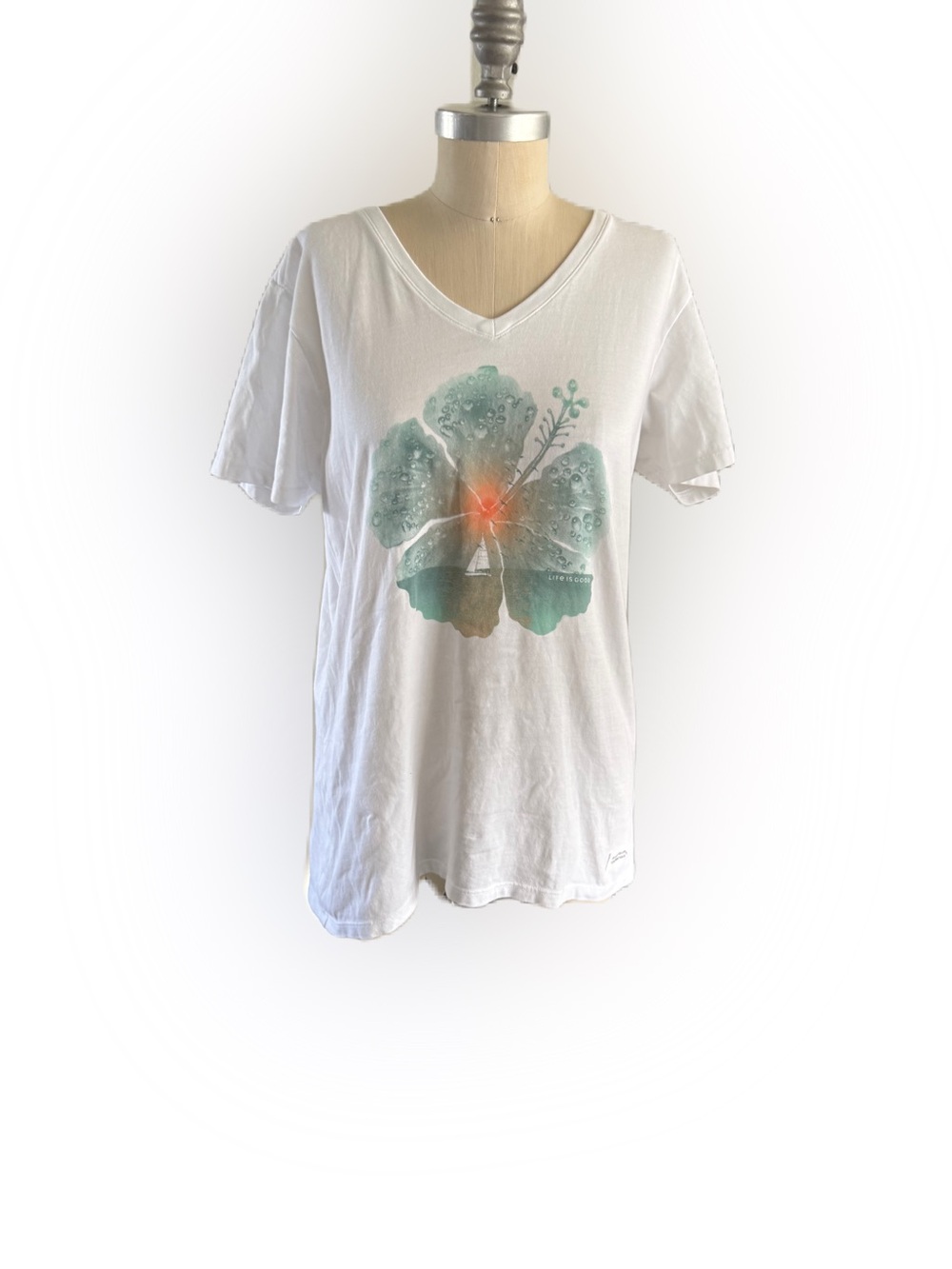 Life Is Good Crusher Tee Women’s Flower With Sailboat Shirt. Size Medium